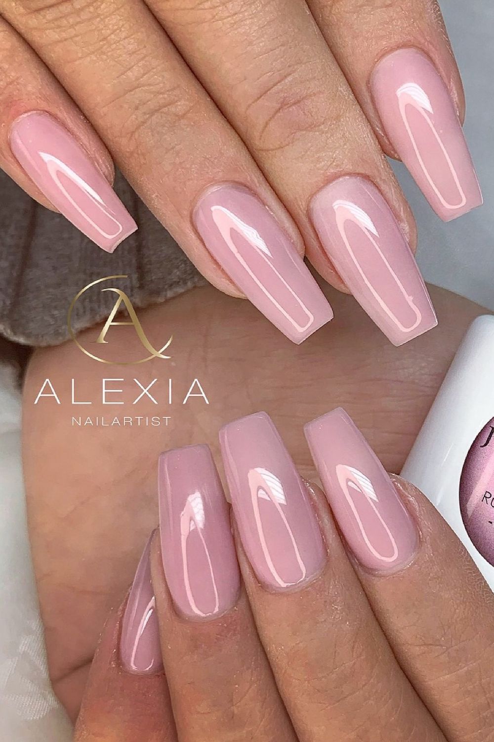 Dreaming of pink nails? Click here for pink nail ideas and get inspired!