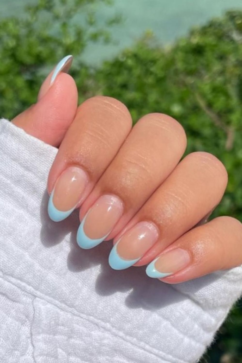 Light blue french tip oval nails for summer 2025. Are you searching for summer nail ideas that look great on any skin tone? Look at our full list!