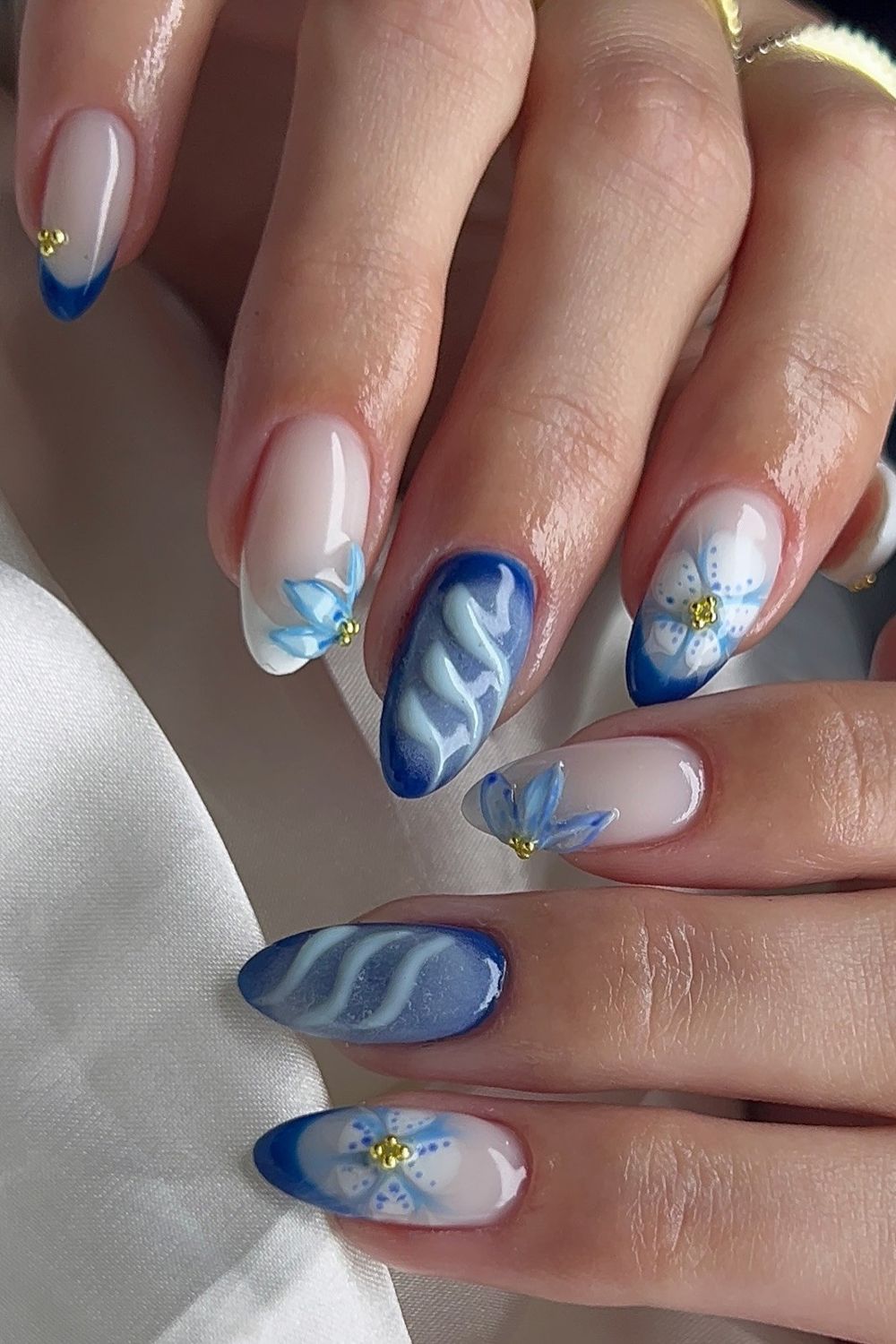 Summer Nails 2025 blue floral wavy design with gold accents